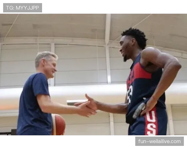 解读NBA和FIBA的持球五秒违例,分清不同比赛场景下的判定标准 解读NBA和FIBA的持球五秒违例,分清不同比赛场景下的判定标准